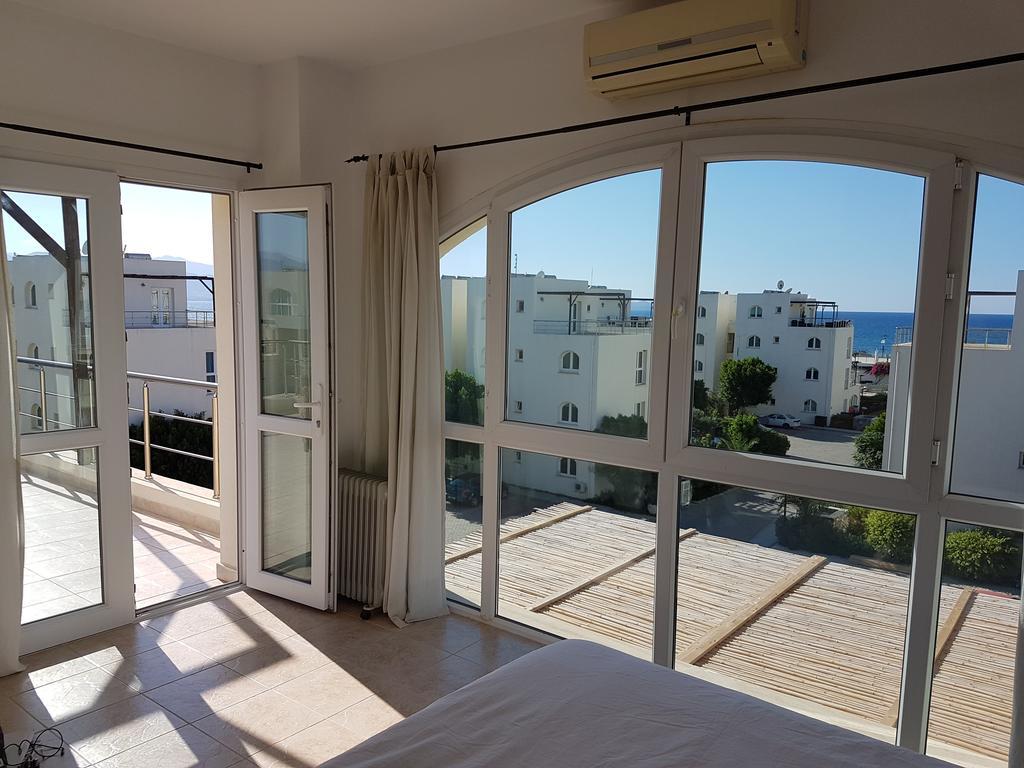 Aphrodite Beachfront Penthouse Apartment Ghaziveran Exterior foto