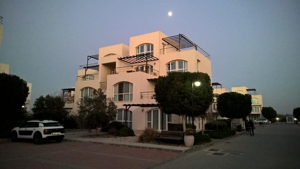 Aphrodite Beachfront Penthouse Apartment Ghaziveran Exterior foto