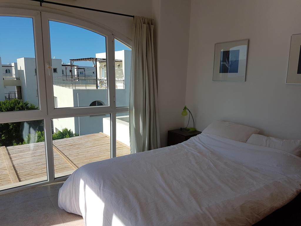 Aphrodite Beachfront Penthouse Apartment Ghaziveran Exterior foto